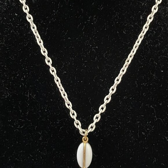 Vintage Trifari White Gold Resin Crescent Shape 4.75" Pendant Necklace 14" Drop - Picture 5 of 6